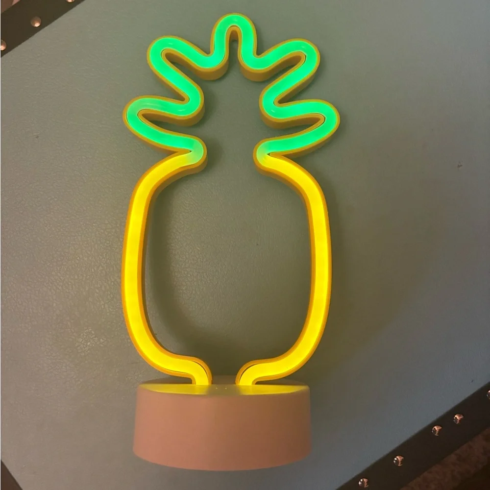 Neon Pineapple Light - Yellow
